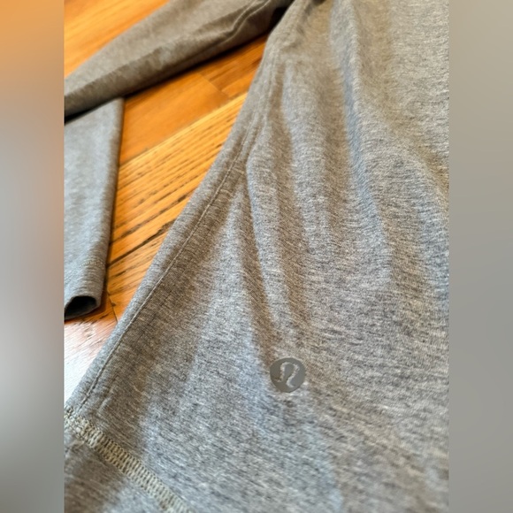 Lululemon Women’s Pleated Back Crew Neck Soft Sweatshirt Gray Size M? READ - Picture 3 of 13